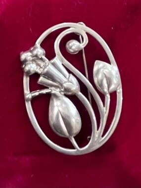 Elegant sterling silver oval floral brooch in Art Nouveau style from late 1800s